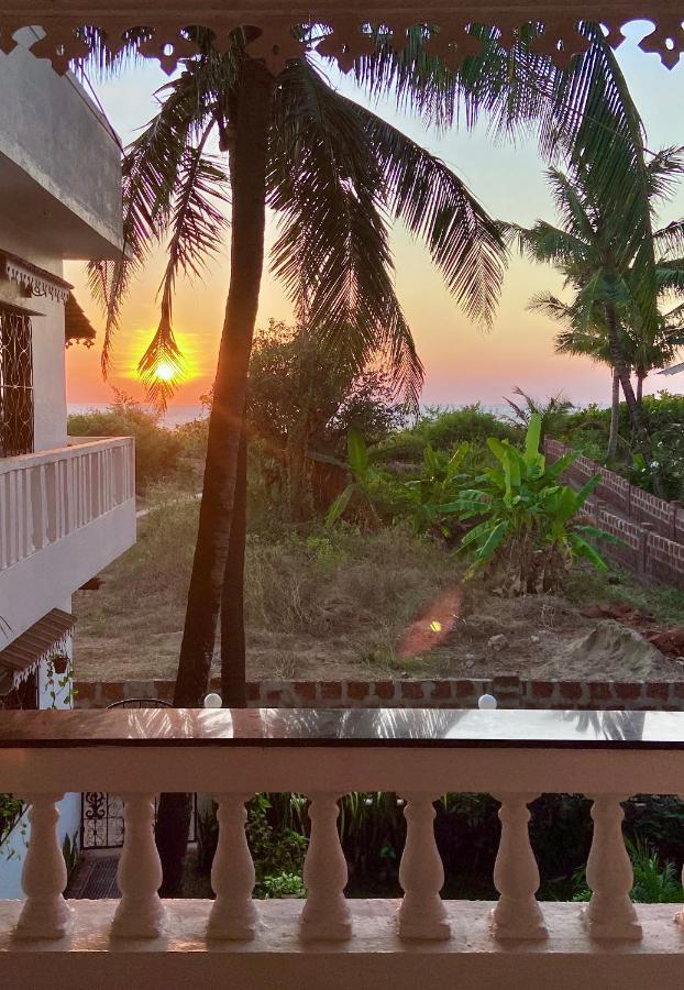 Shanu'S Seaside Inn - A Guesthouse, 100 Metres To Candolim Beach Kültér fotó